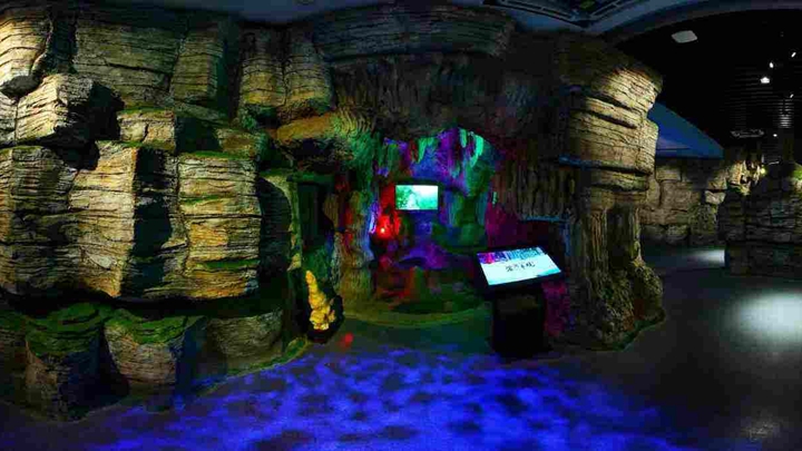 洞窟墙面互动投影