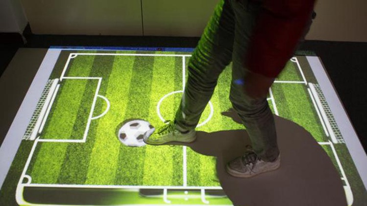 地面互动投影-踢足球