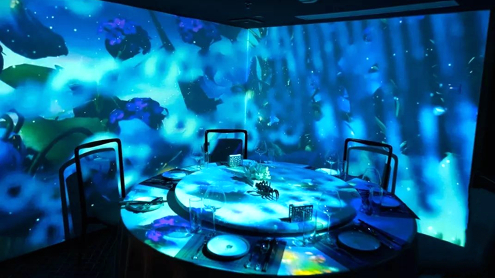 云烟四起的3D全息投影餐厅